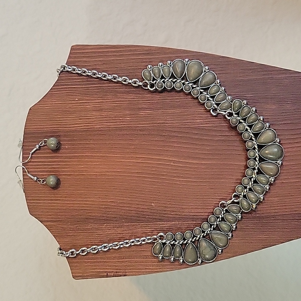 Silver & Green Necklace Set